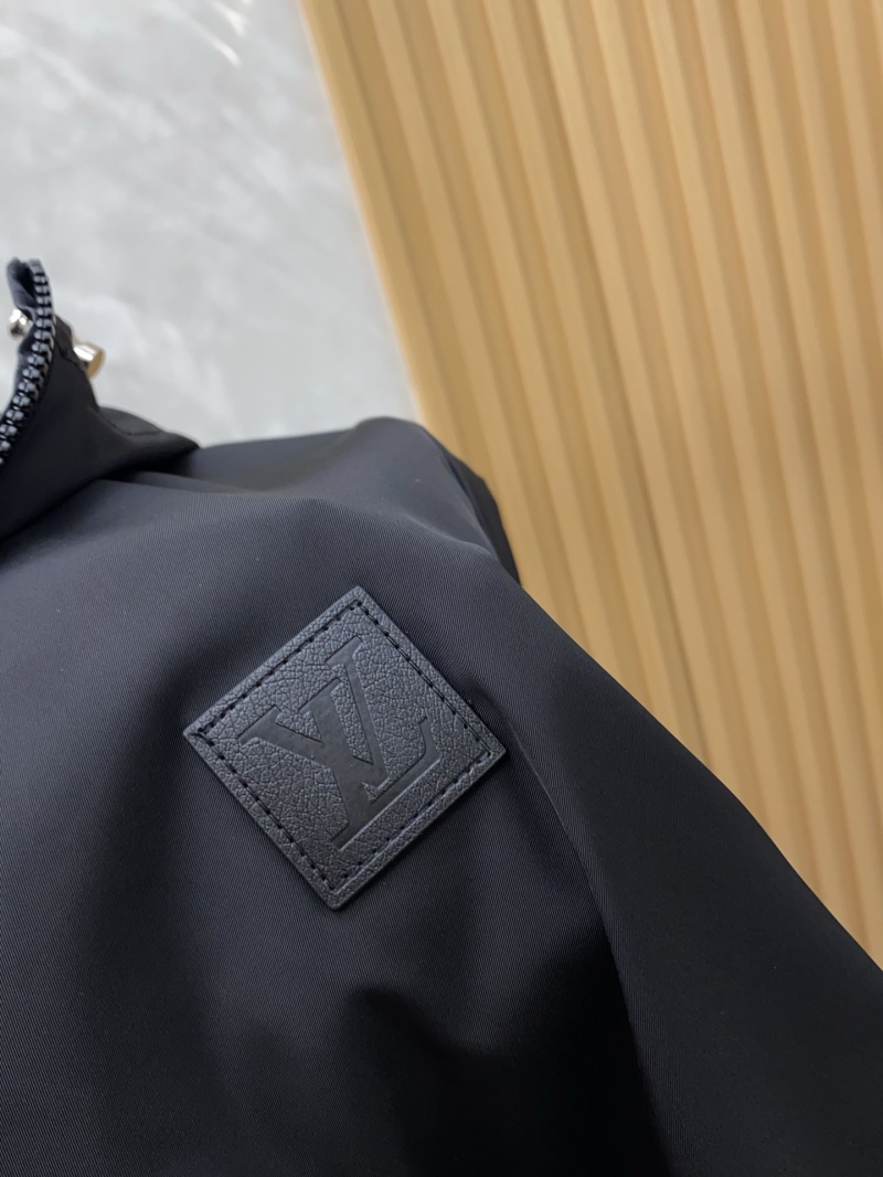 l0vis Vvtt0n outwear